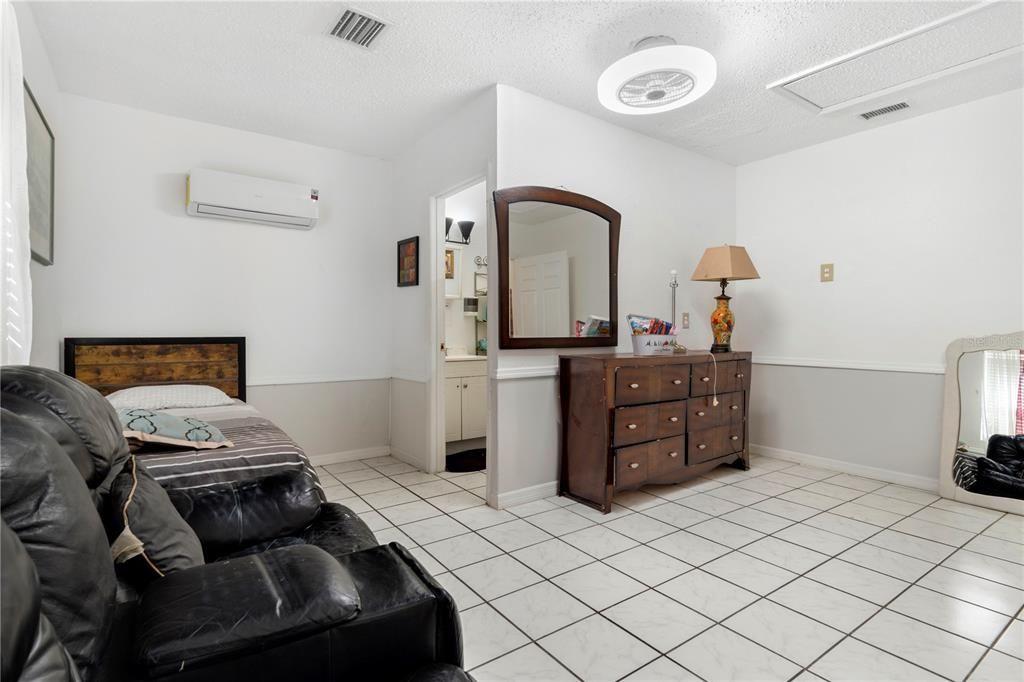 В аренду: $4,500 (6 спален, 5 ванн, 2344 Квадратных фут)
