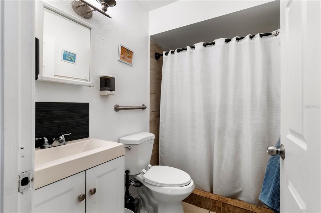 В аренду: $4,500 (6 спален, 5 ванн, 2344 Квадратных фут)