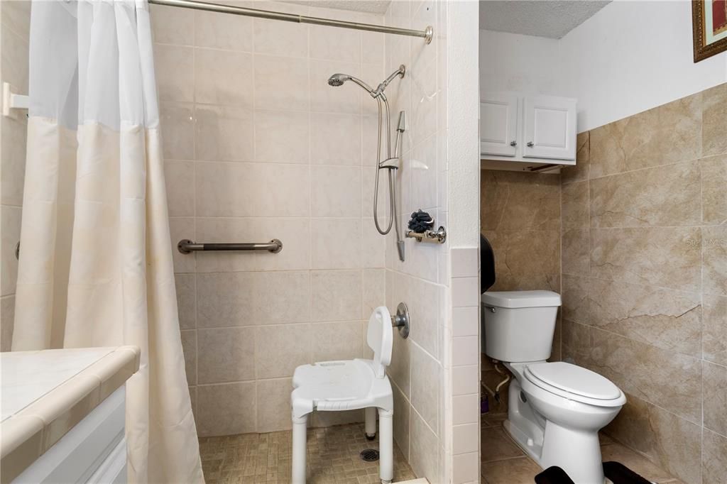 В аренду: $4,500 (6 спален, 5 ванн, 2344 Квадратных фут)