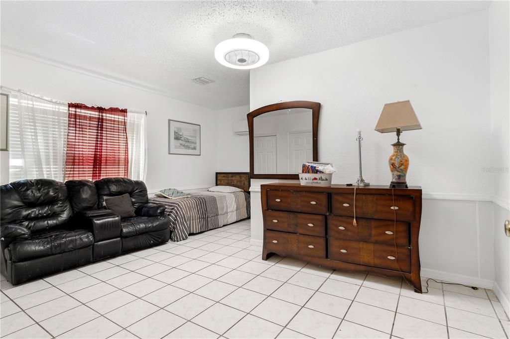 В аренду: $4,500 (6 спален, 5 ванн, 2344 Квадратных фут)