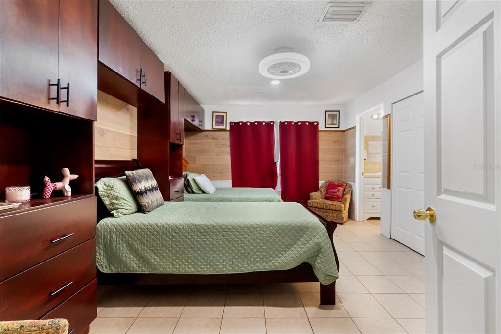 В аренду: $4,500 (6 спален, 5 ванн, 2344 Квадратных фут)