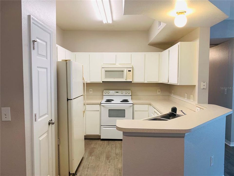 В аренду: $1,650 (2 спален, 1 ванн, 921 Квадратных фут)