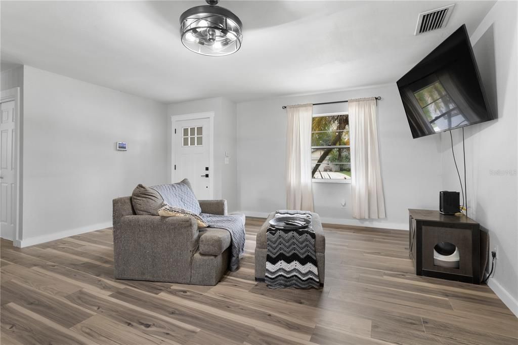 En Venta: $324,900 (3 camas, 2 baños, 1689 Pies cuadrados)