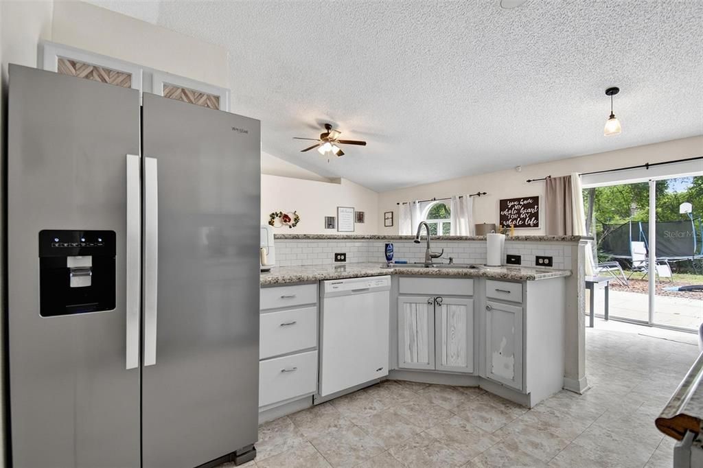 En Venta: $295,000 (3 camas, 2 baños, 1625 Pies cuadrados)