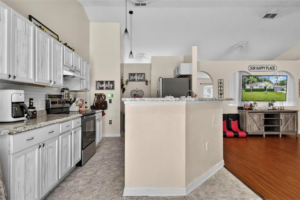 En Venta: $295,000 (3 camas, 2 baños, 1625 Pies cuadrados)