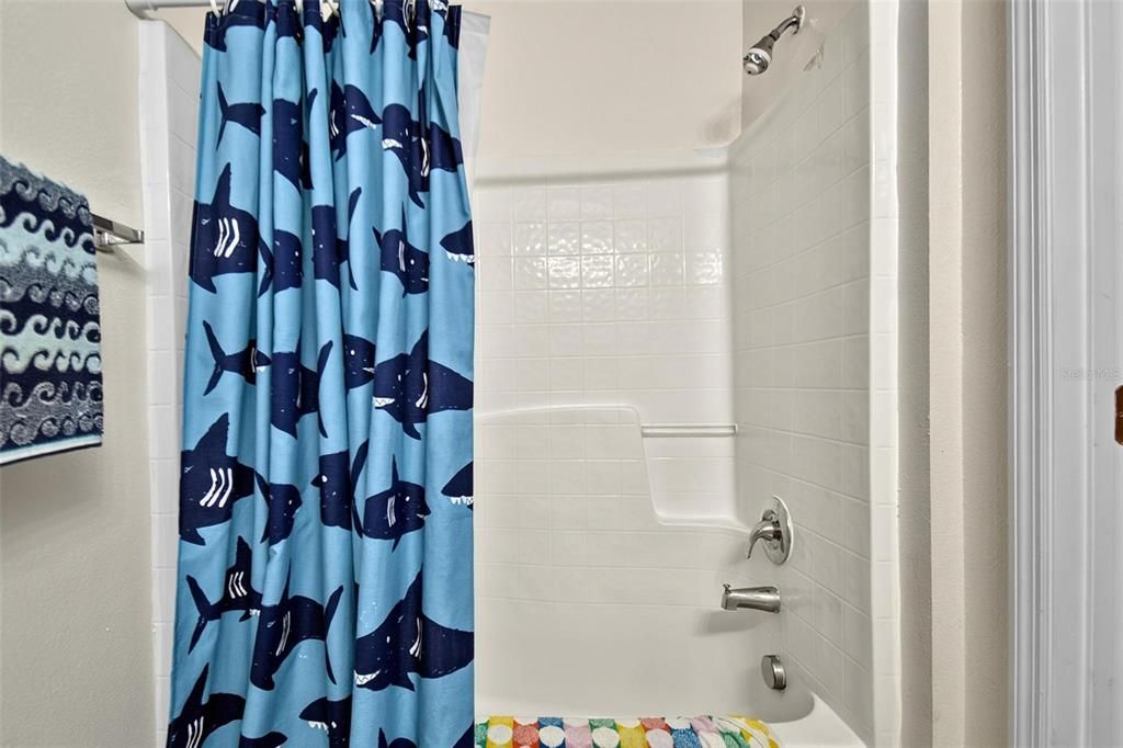 En Venta: $295,000 (3 camas, 2 baños, 1625 Pies cuadrados)