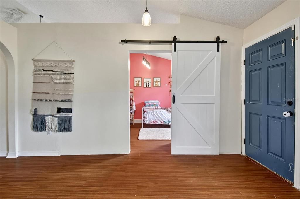 En Venta: $295,000 (3 camas, 2 baños, 1625 Pies cuadrados)