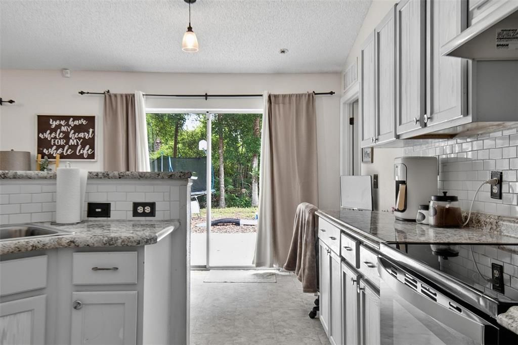 En Venta: $295,000 (3 camas, 2 baños, 1625 Pies cuadrados)
