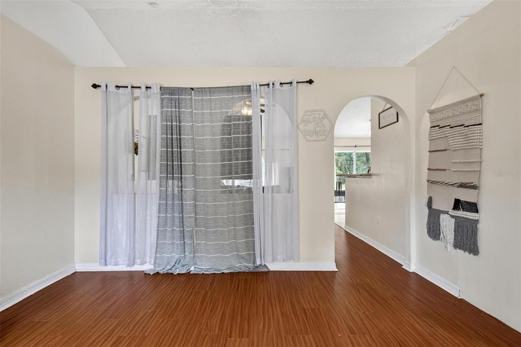 En Venta: $295,000 (3 camas, 2 baños, 1625 Pies cuadrados)