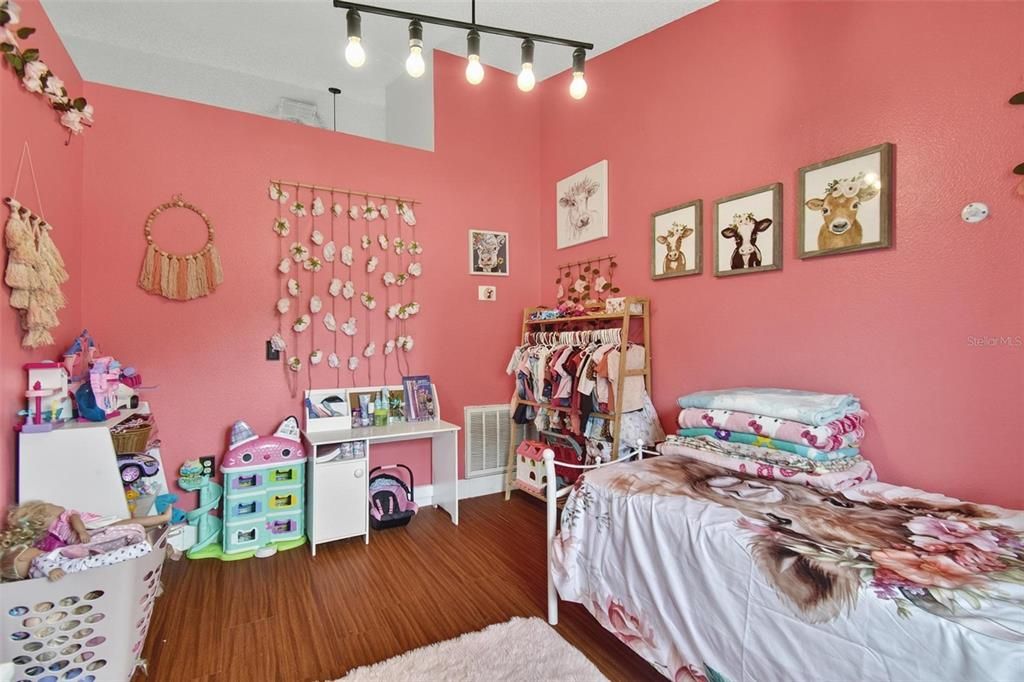 En Venta: $295,000 (3 camas, 2 baños, 1625 Pies cuadrados)