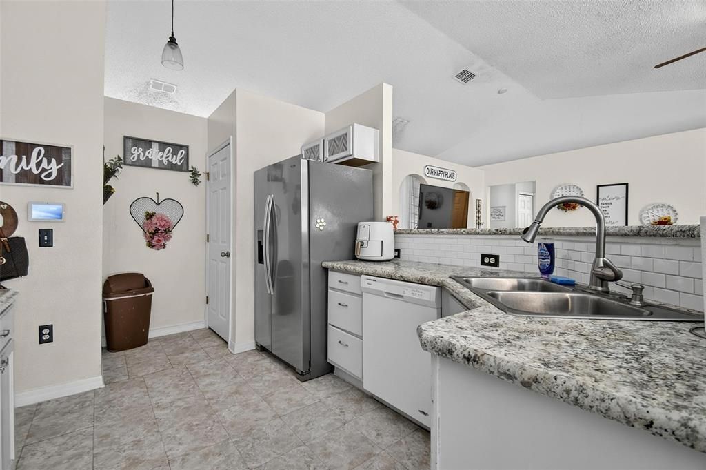 En Venta: $295,000 (3 camas, 2 baños, 1625 Pies cuadrados)