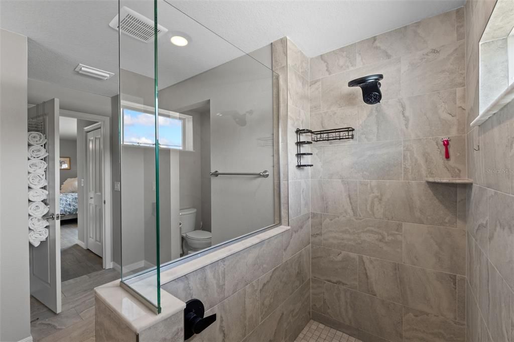 En Venta: $710,000 (4 camas, 3 baños, 2358 Pies cuadrados)