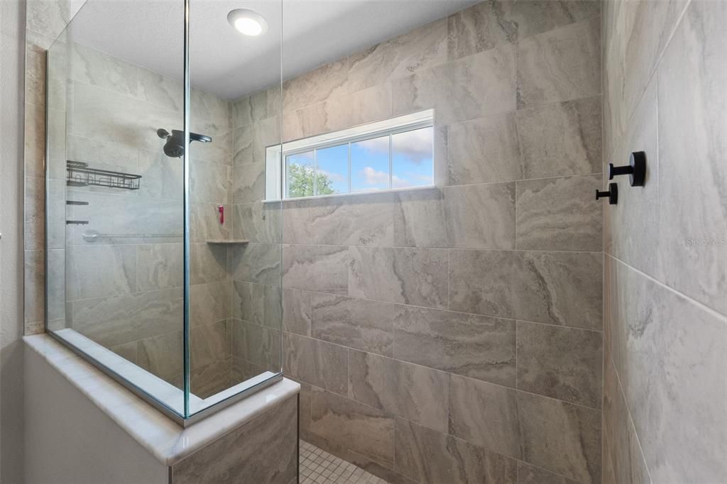En Venta: $710,000 (4 camas, 3 baños, 2358 Pies cuadrados)