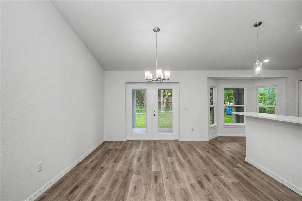 На продажу: $295,000 (3 спален, 2 ванн, 1681 Квадратных фут)