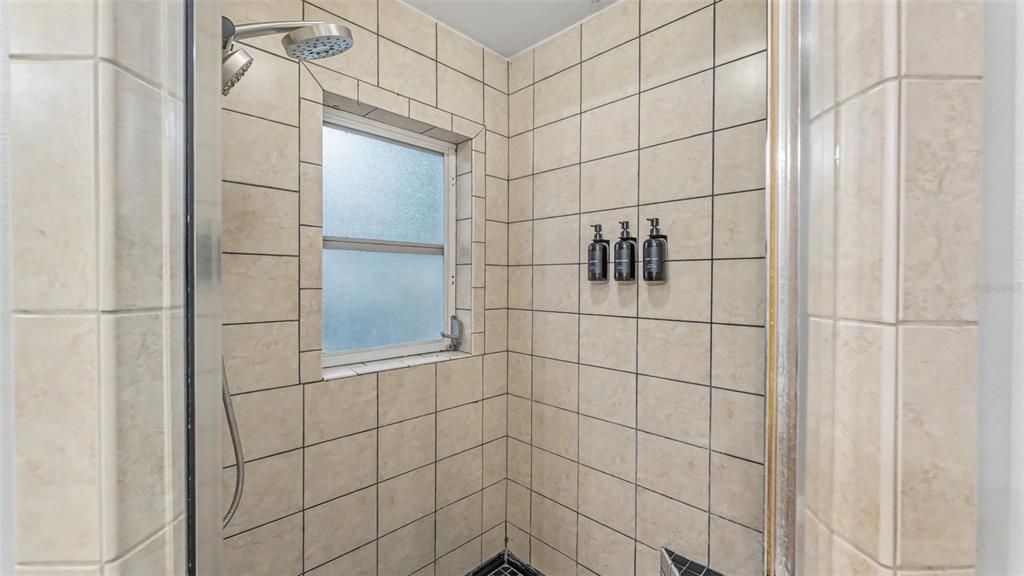En Venta: $450,000 (4 camas, 3 baños, 2481 Pies cuadrados)