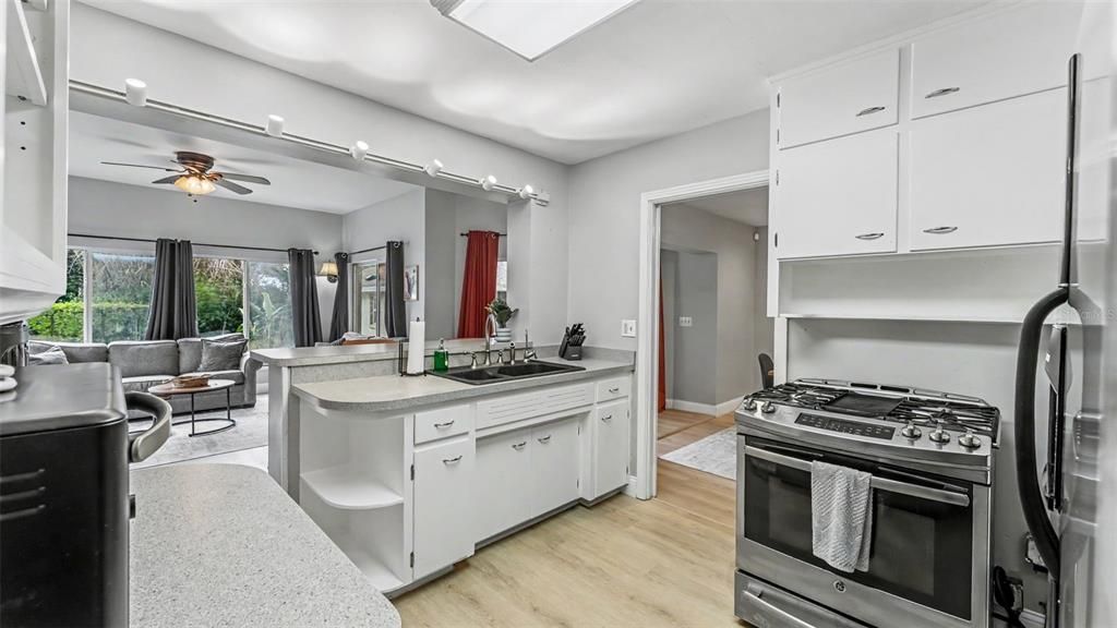 En Venta: $450,000 (4 camas, 3 baños, 2481 Pies cuadrados)