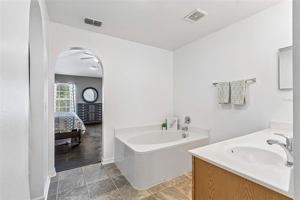 For Sale: $545,000 (4 beds, 2 baths, 2796 Square Feet)