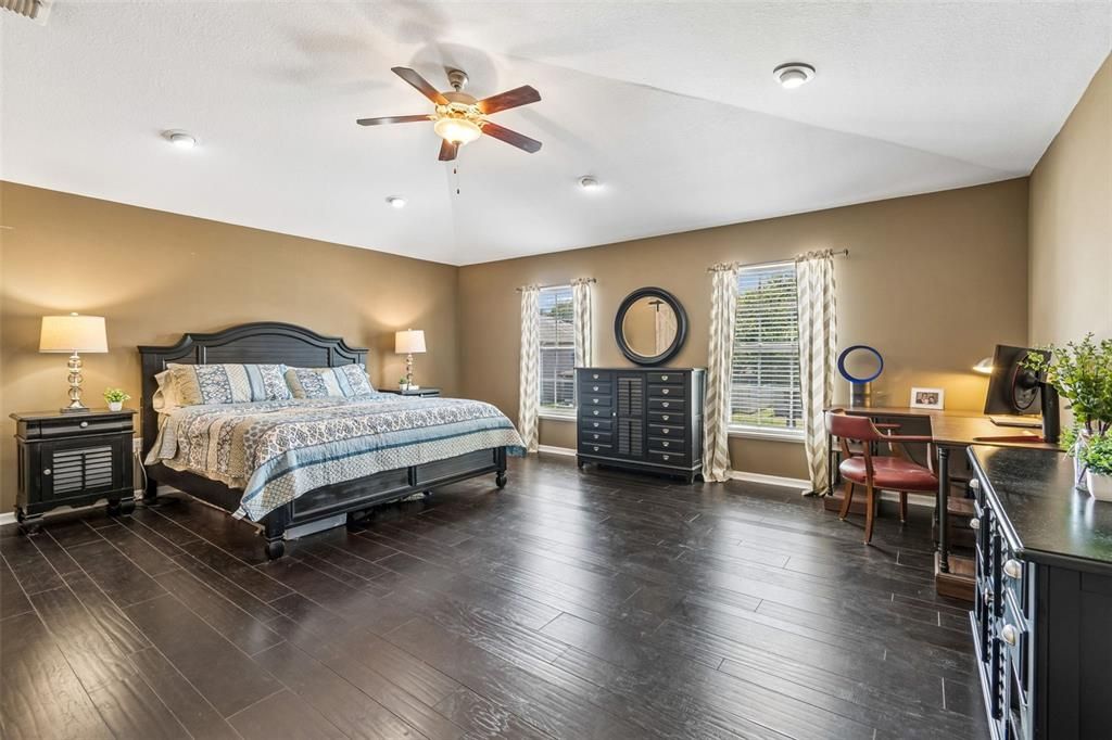 For Sale: $545,000 (4 beds, 2 baths, 2796 Square Feet)
