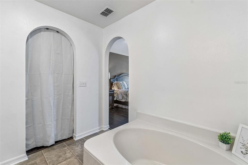 For Sale: $545,000 (4 beds, 2 baths, 2796 Square Feet)