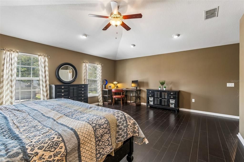 For Sale: $545,000 (4 beds, 2 baths, 2796 Square Feet)