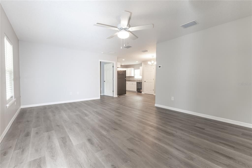 En Venta: $244,900 (3 camas, 2 baños, 1171 Pies cuadrados)