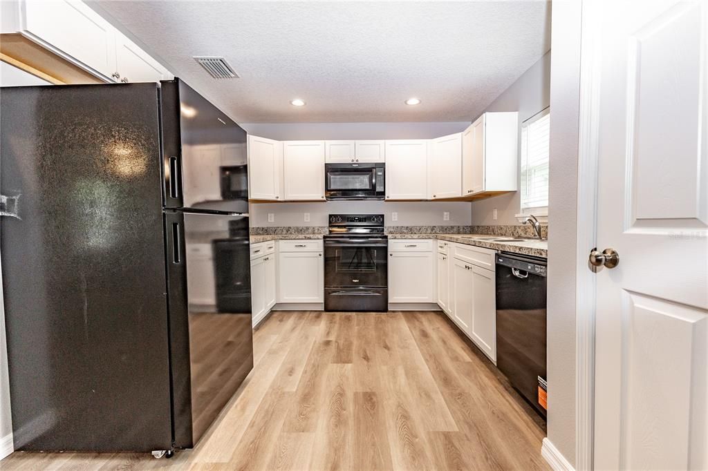 En Venta: $244,900 (3 camas, 2 baños, 1171 Pies cuadrados)