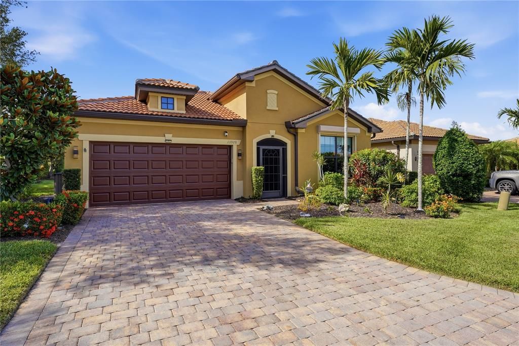 For Sale: $579,900 (2 beds, 2 baths, 1792 Square Feet)
