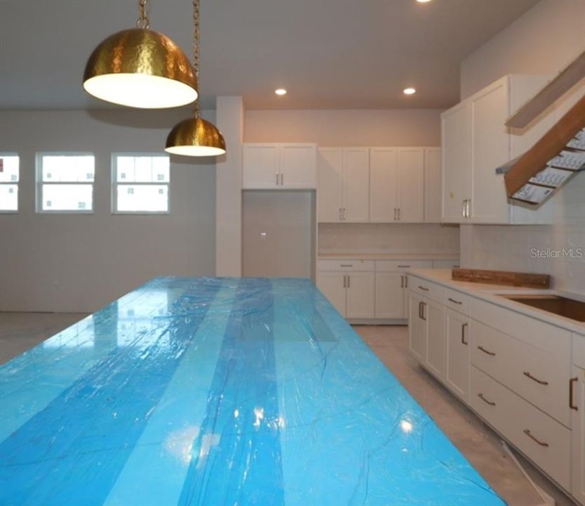 En Venta: $739,990 (3 camas, 2 baños, 2475 Pies cuadrados)