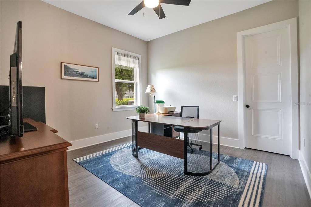 For Sale: $800,000 (4 beds, 3 baths, 2575 Square Feet)