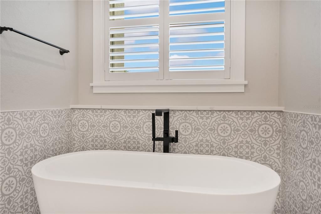 For Sale: $800,000 (4 beds, 3 baths, 2575 Square Feet)
