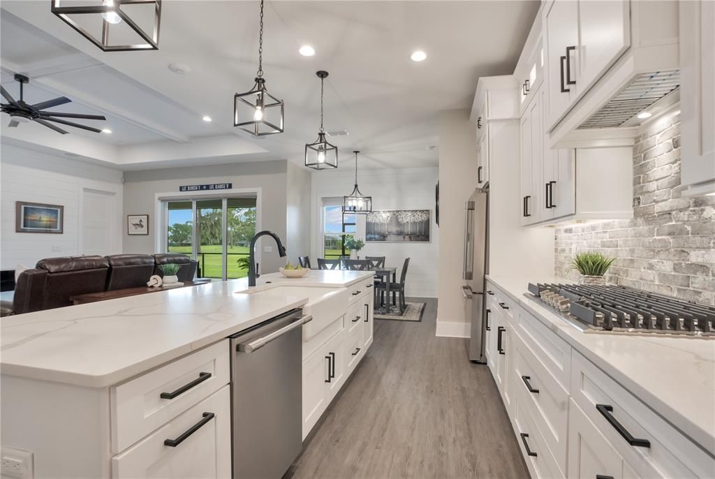 For Sale: $800,000 (4 beds, 3 baths, 2575 Square Feet)