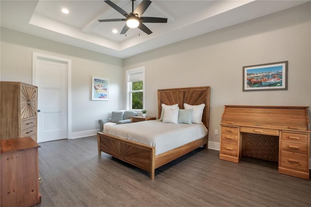 For Sale: $800,000 (4 beds, 3 baths, 2575 Square Feet)