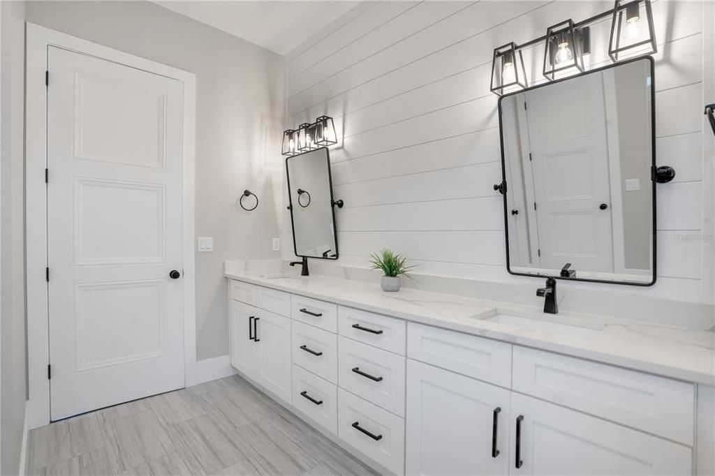 For Sale: $800,000 (4 beds, 3 baths, 2575 Square Feet)