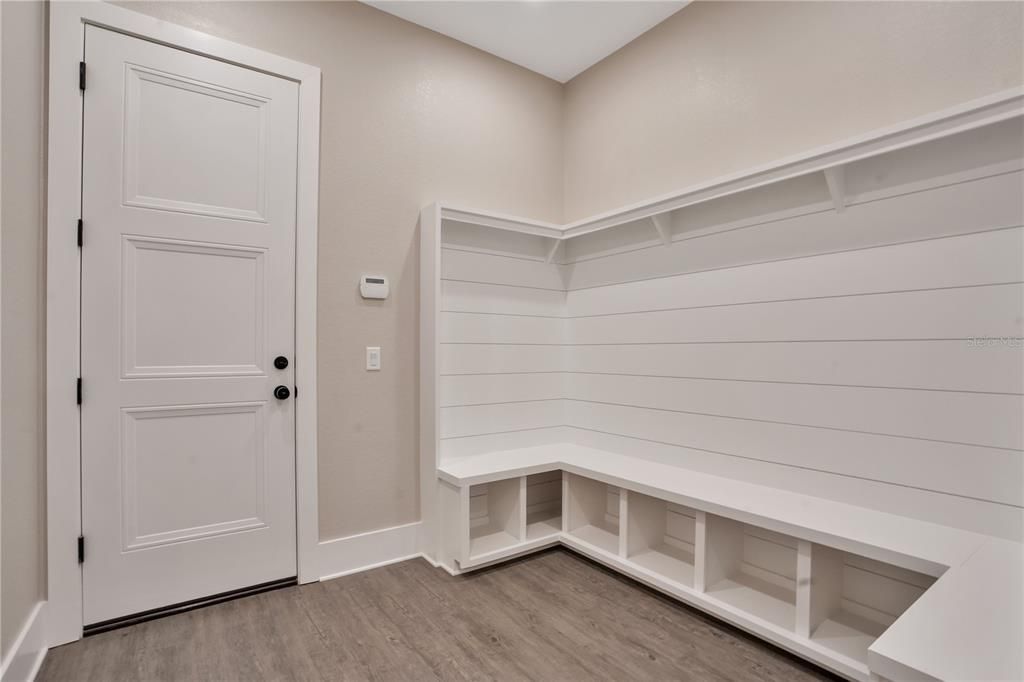 For Sale: $800,000 (4 beds, 3 baths, 2575 Square Feet)