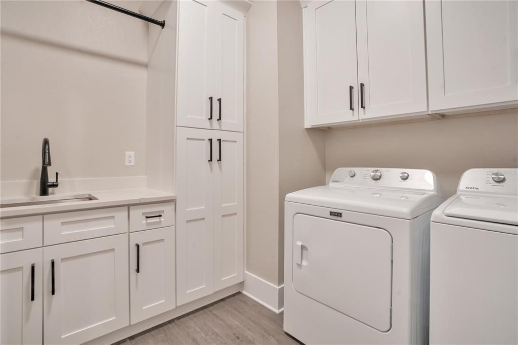 For Sale: $800,000 (4 beds, 3 baths, 2575 Square Feet)