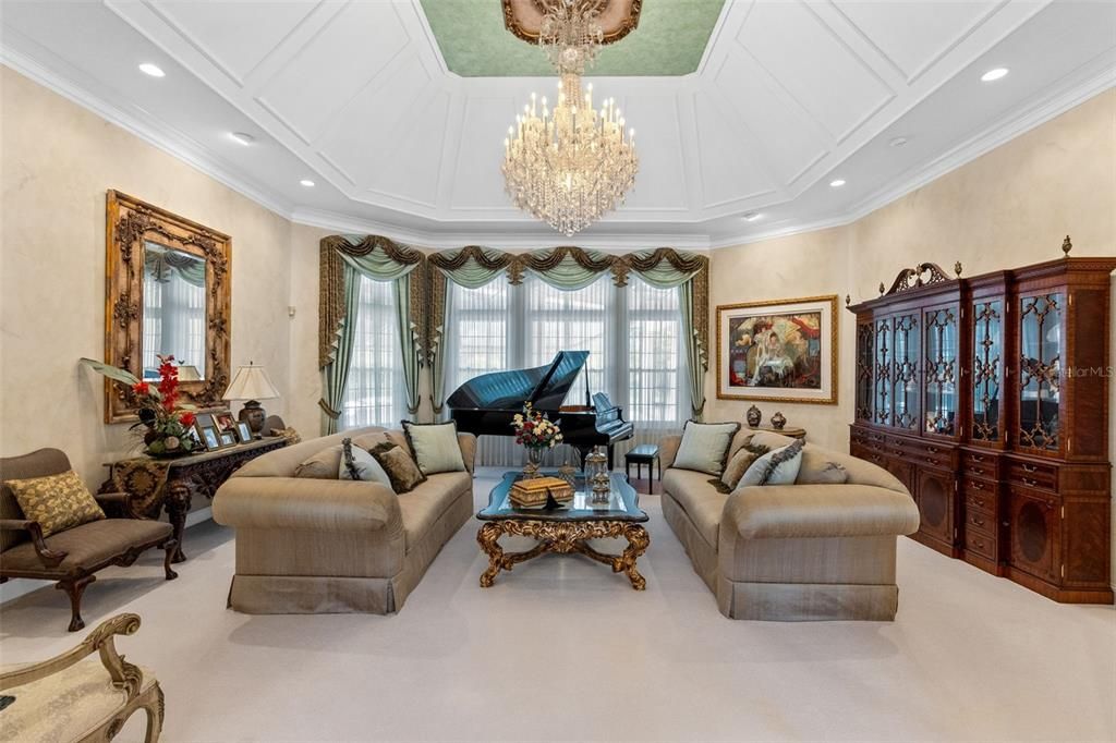 Activo con contrato: $1,990,000 (4 camas, 5 baños, 6546 Pies cuadrados)