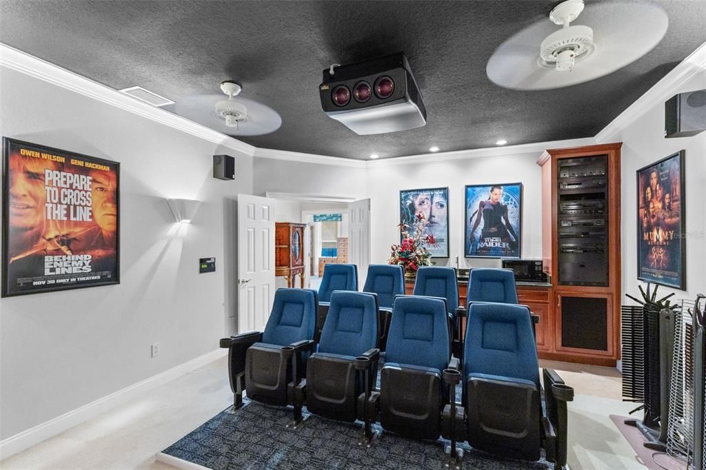 Activo con contrato: $1,990,000 (4 camas, 5 baños, 6546 Pies cuadrados)