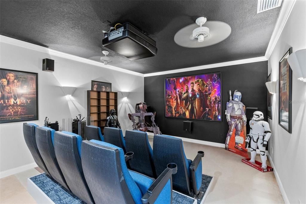 Activo con contrato: $1,990,000 (4 camas, 5 baños, 6546 Pies cuadrados)