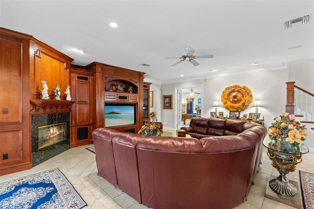 Activo con contrato: $1,990,000 (4 camas, 5 baños, 6546 Pies cuadrados)