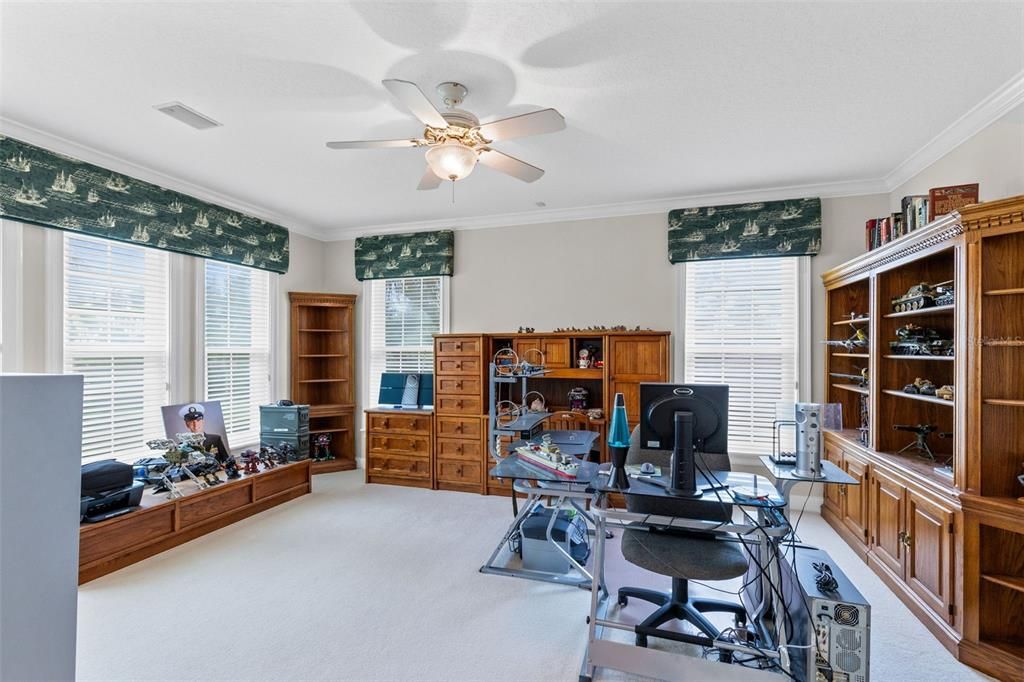 Activo con contrato: $1,990,000 (4 camas, 5 baños, 6546 Pies cuadrados)