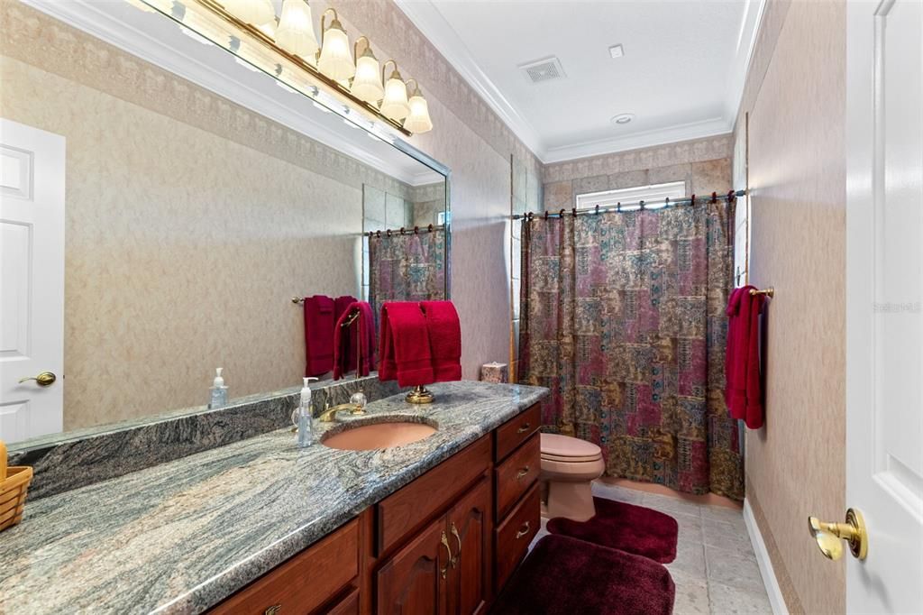 Activo con contrato: $1,990,000 (4 camas, 5 baños, 6546 Pies cuadrados)