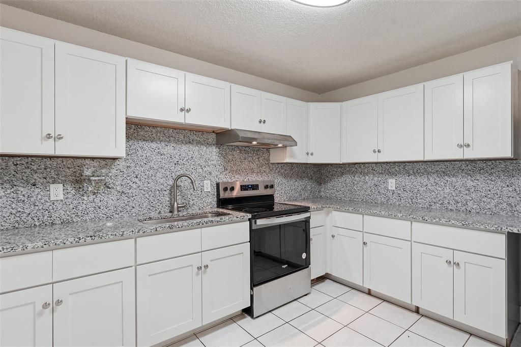 For Rent: $1,350 (2 beds, 1 baths, 1000 Square Feet)
