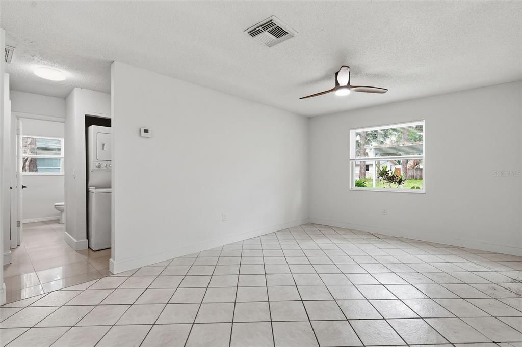 For Rent: $1,350 (2 beds, 1 baths, 1000 Square Feet)