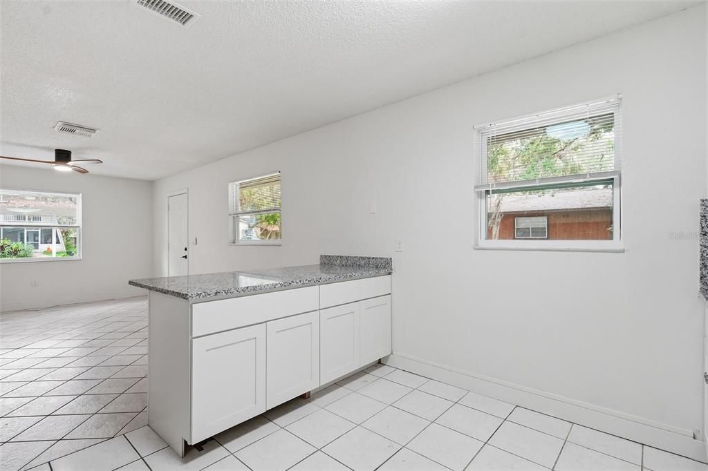 For Rent: $1,350 (2 beds, 1 baths, 1000 Square Feet)