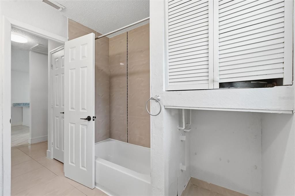 For Rent: $1,350 (2 beds, 1 baths, 1000 Square Feet)
