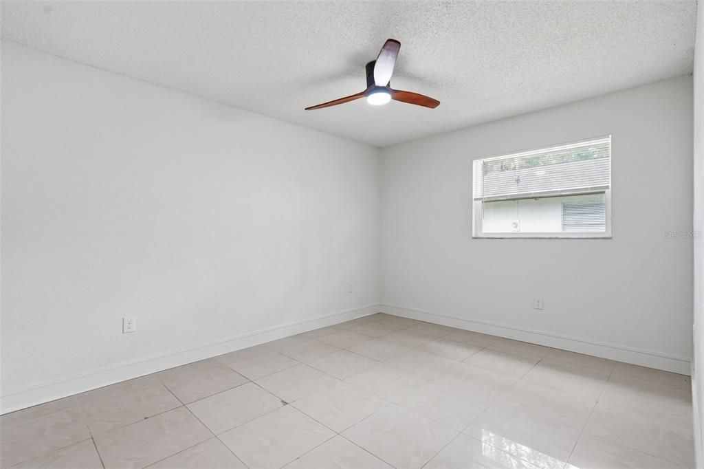 For Rent: $1,350 (2 beds, 1 baths, 1000 Square Feet)