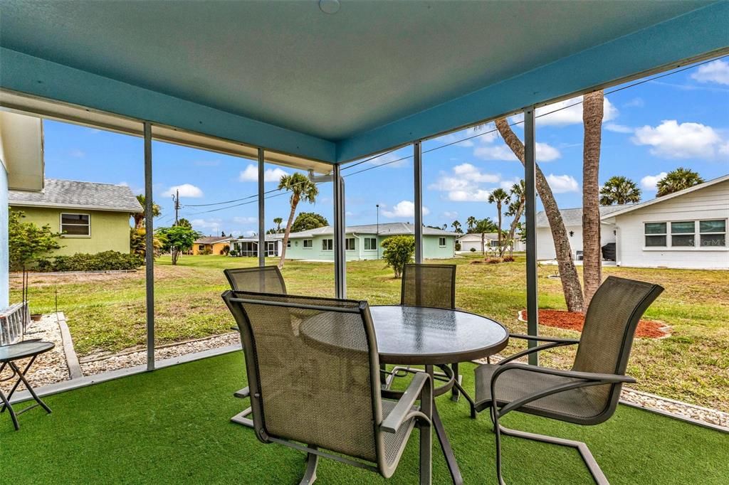 For Sale: $232,000 (2 beds, 2 baths, 1303 Square Feet)