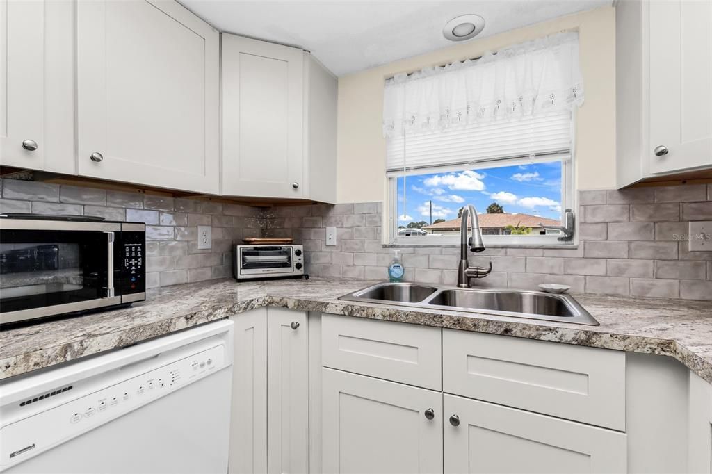 For Sale: $232,000 (2 beds, 2 baths, 1303 Square Feet)