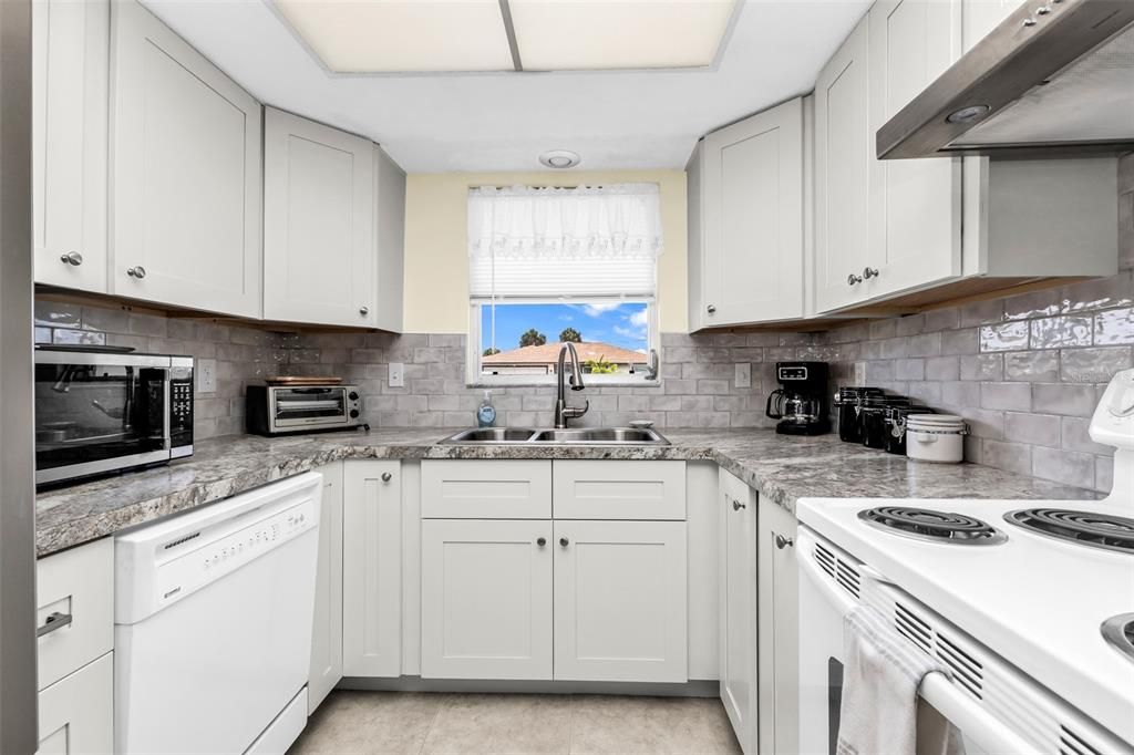 For Sale: $232,000 (2 beds, 2 baths, 1303 Square Feet)