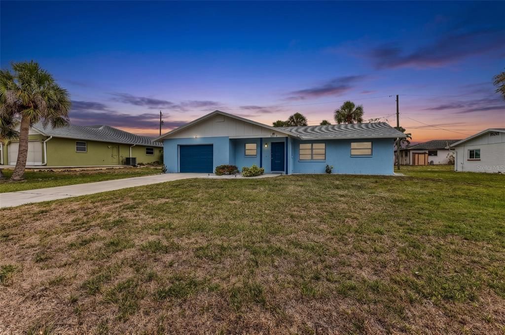 For Sale: $232,000 (2 beds, 2 baths, 1303 Square Feet)